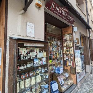 Ingresso del negozio Il Buongustaio a Orta San Giulio